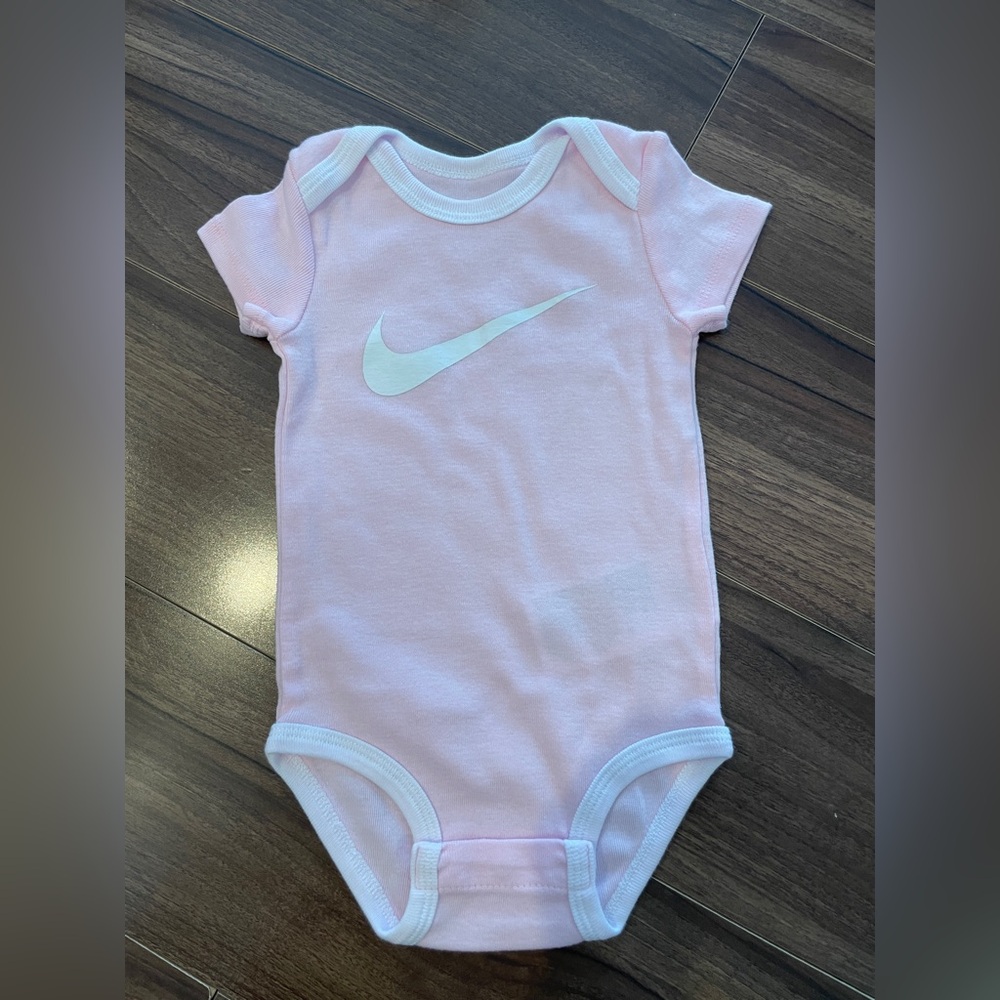 Nike Baby Pink Swoosh Onesie 6–12M
